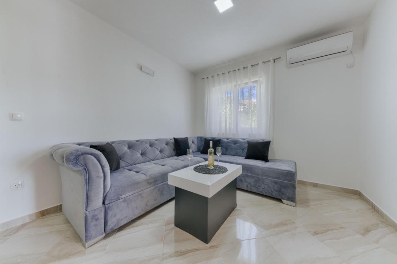 Sea Garden Apartments Dobra Voda Kültér fotó