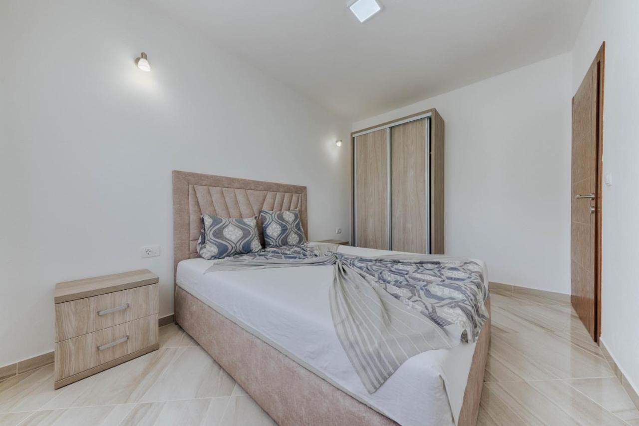 Sea Garden Apartments Dobra Voda Kültér fotó